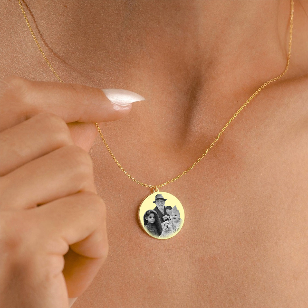 Add Deceased Loved One to Photo,Personalized Family Portrait Memorial Round Necklace